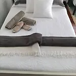 - Coastal Comfort With Outdoor Lounge - Wifi 아파트