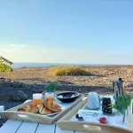 - Coastal Comfort With Outdoor Lounge - Wifi 테기세