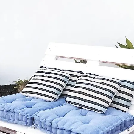 아파트 - Coastal Comfort With Outdoor Lounge - Wifi *