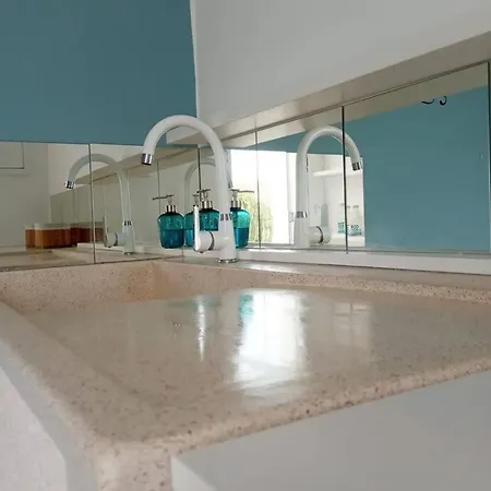 - Coastal Comfort With Outdoor Lounge - Wifi Apartamento