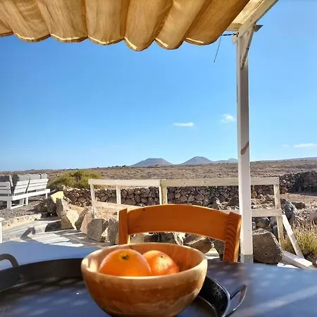 - Coastal Comfort With Outdoor Lounge - Wifi * Teguise (Lanzarote)