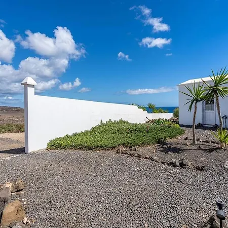 - Coastal Comfort With Outdoor Lounge - Wifi 아파트 *